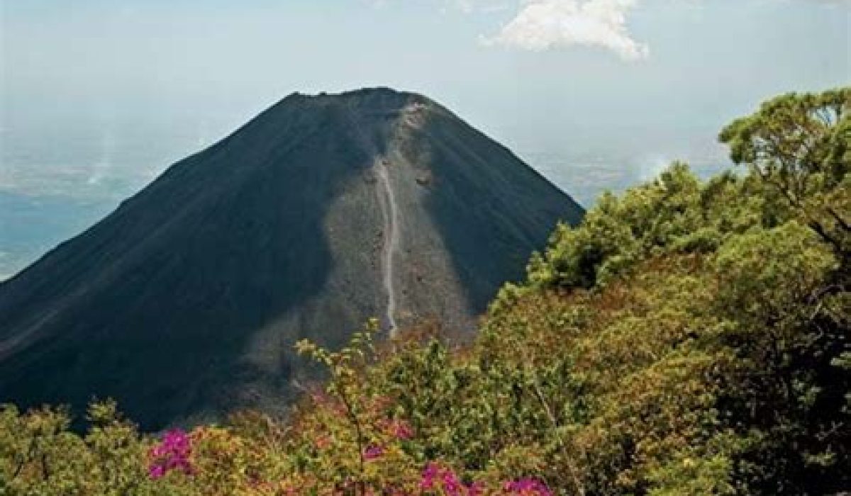 True Or False El Salvador Has About 50 Active Volcanoes